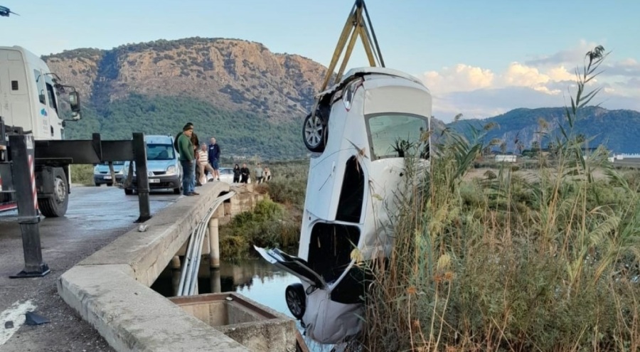 Dalaman'da otomobil sulama kanalına düştü: 2 yaralı