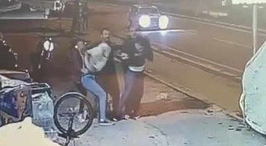 'Ne bakıyorsun' tartışması kavgaya dönüştü! Muşta ve sopalarla saldırdılar