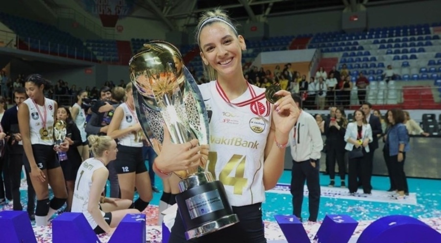 Aleksia Karutasu ilk maçına çıkmaya hazırlanıyor