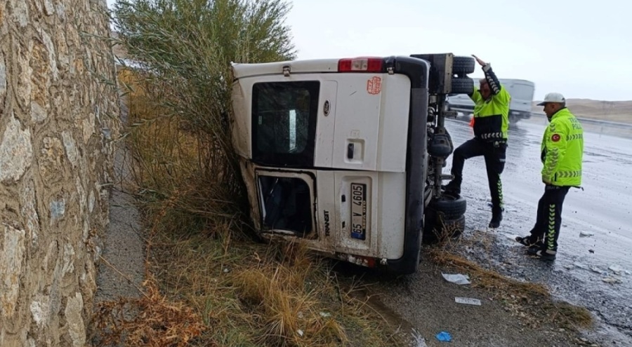 Van'da kontrolden çıkan minibüs takla attı! Çok sayıda yaralı var