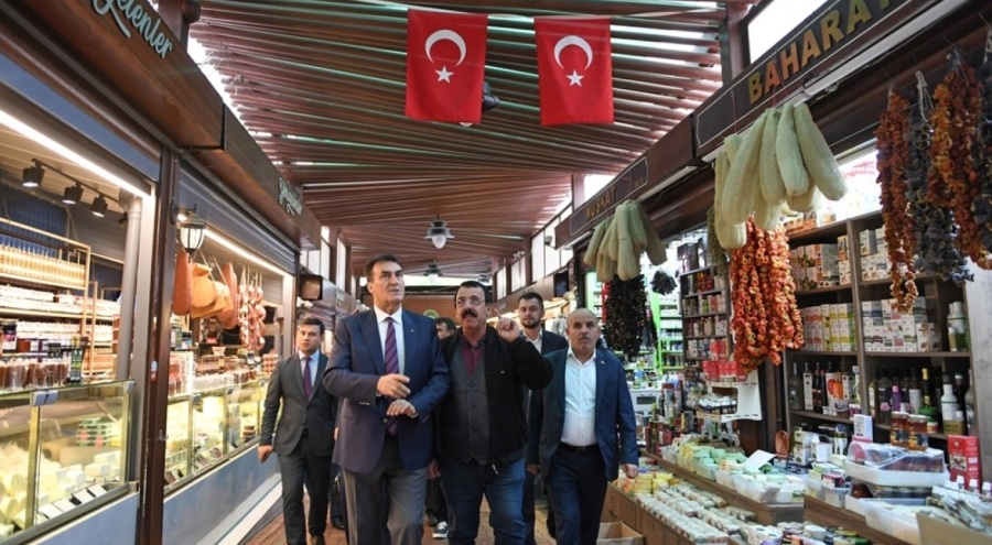 Başkan Dündar, Tarihi Çarşı ve Hanlar Bölgesi'ni ziyaret etti