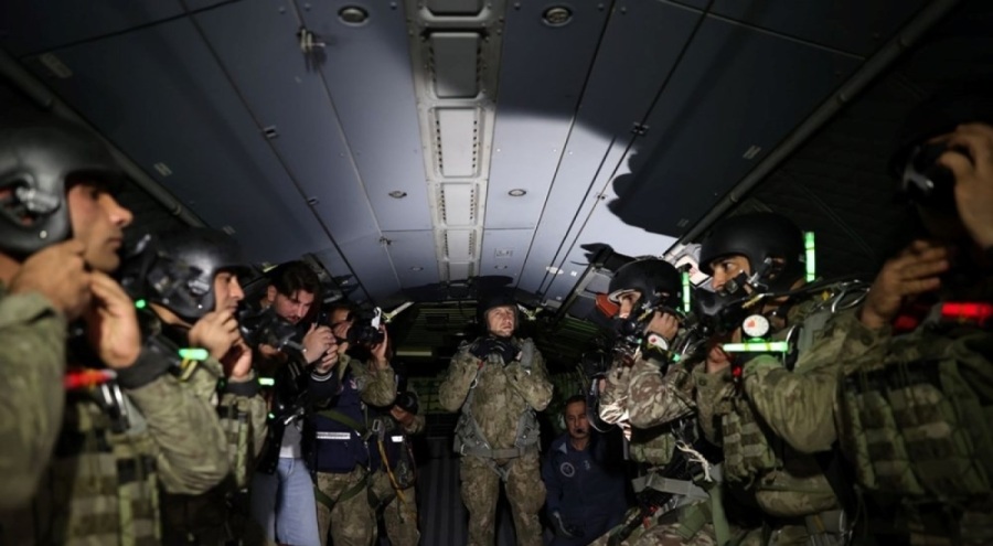 180 komandodan paraşütlü tatbikat