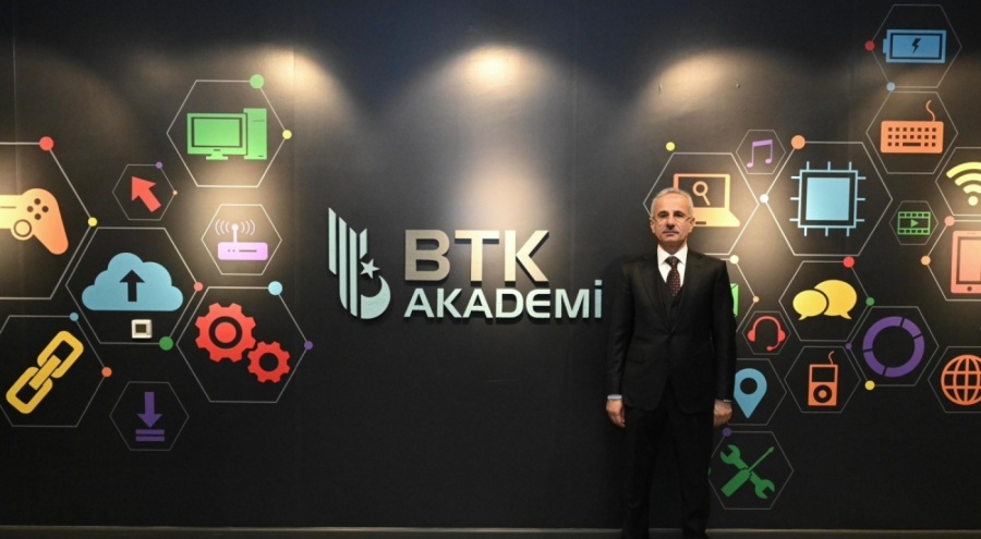 Bakan Uraloğlu: Gençlerimizin gelişimini önceliyoruz