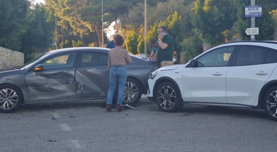 Oyuncu Esra Akkaya Bodrum'da trafik kazası yaptı