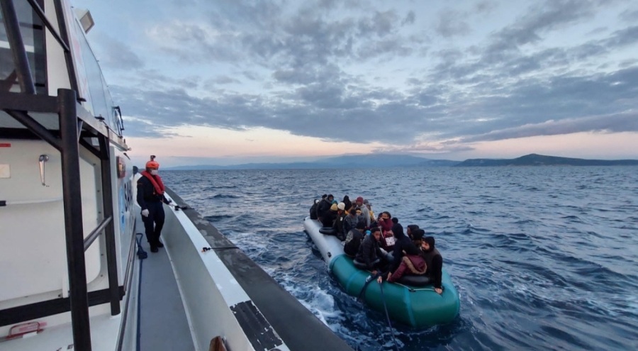 İzmir açıklarında 79 düzensiz göçmen kurtarıldı