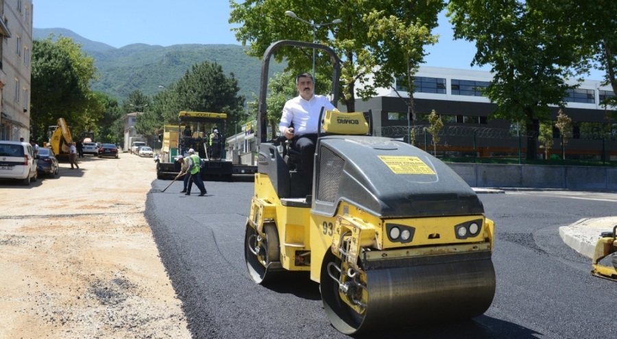 Bursa Yıldırım'da yol yapım çalışmaları sürüyor