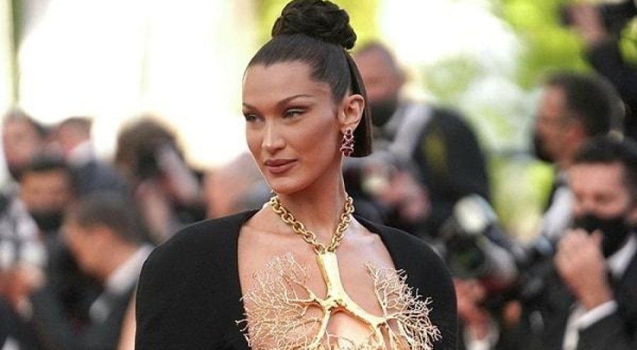 Bella Hadid yeni sevgilisiyle görüntülendi