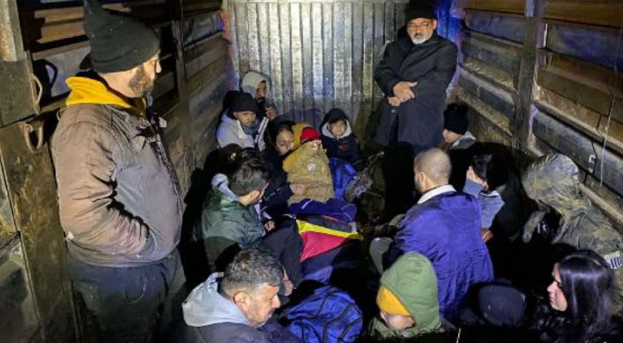1090 kaçak göçmen yakalandı, 25 organizatör gözaltına alındı