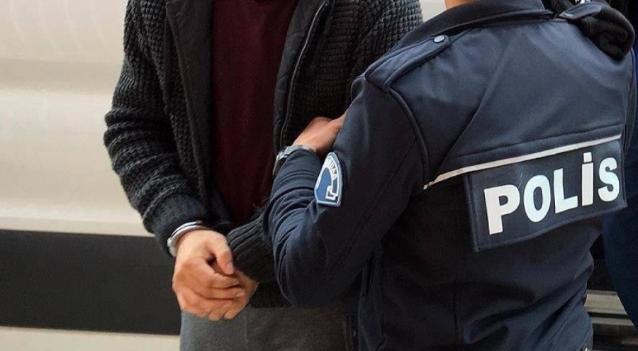 Kendilerini polis, savcı ve asker olarak tanıtıp dolandırıcılık yapan 3 kişi tutuklandı