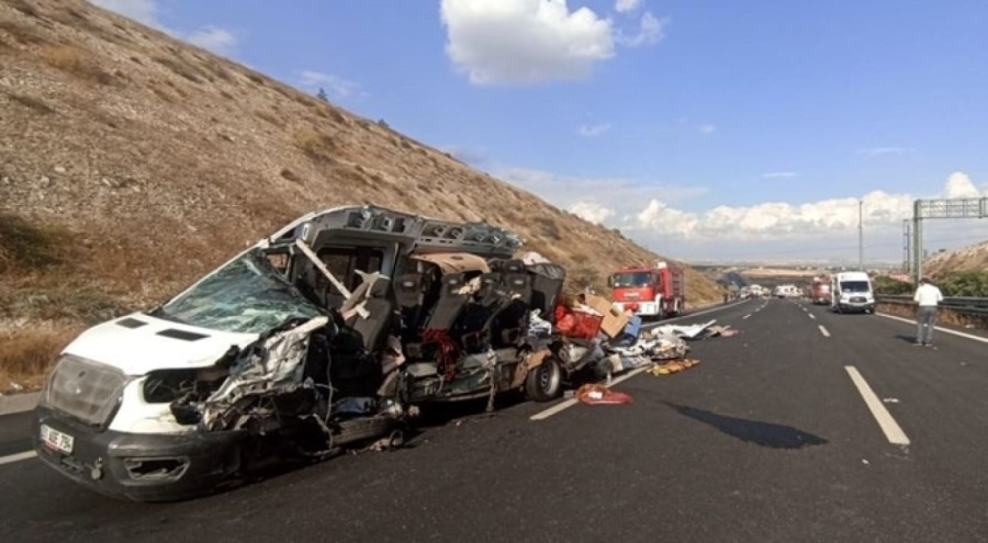 TAG Otoyolu'nda feci kaza! Çok sayıda ölü var