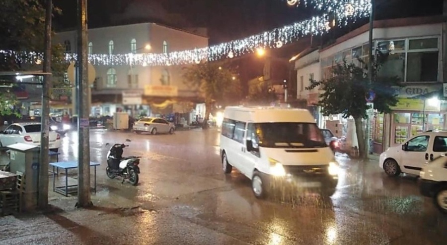 Gaziantep'te sağanak günlük yaşamı felç etti