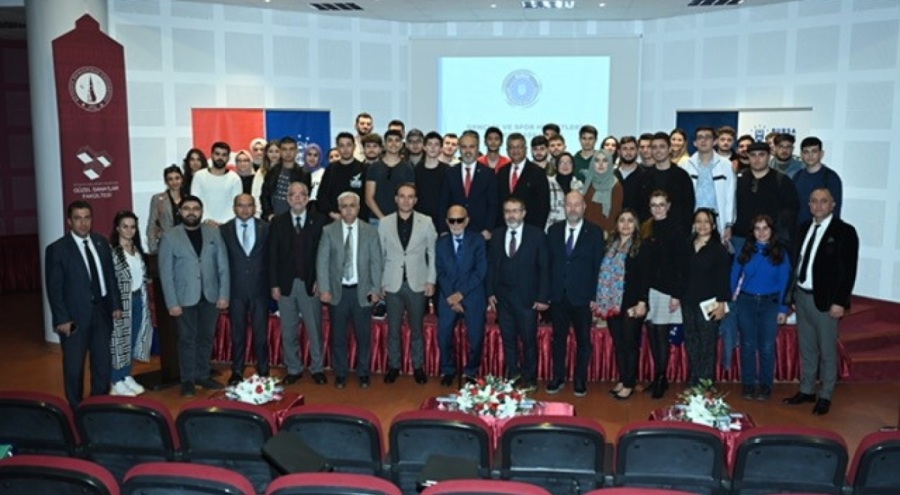 Bursa Büyükşehir Belediye Başkanı Alinur Aktaş, gençlerle buluştu