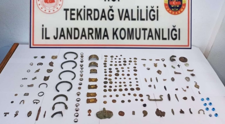 Şüpheli araçtan 197 parça tarihi eser çıktı