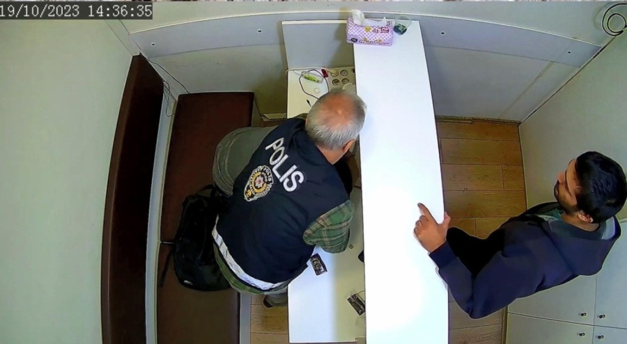 Polis yeleğiyle milyon liralık gasp!