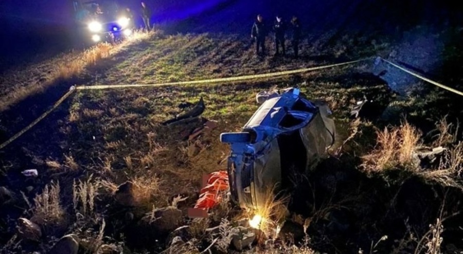 Otomobil şarampole devrildi: 3 ölü, 1 yaralı