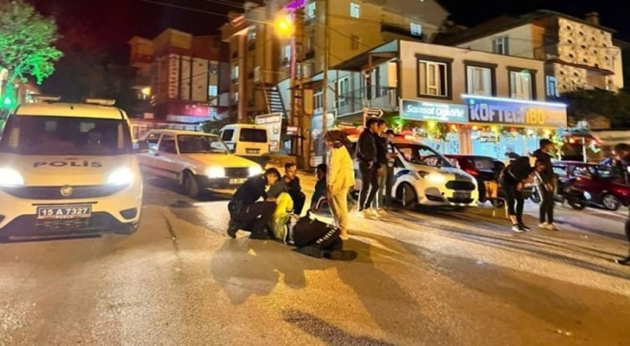 'Dur' ihtarına uymayan sürücü dehşet saçtı: 2'si polis 4 yaralı