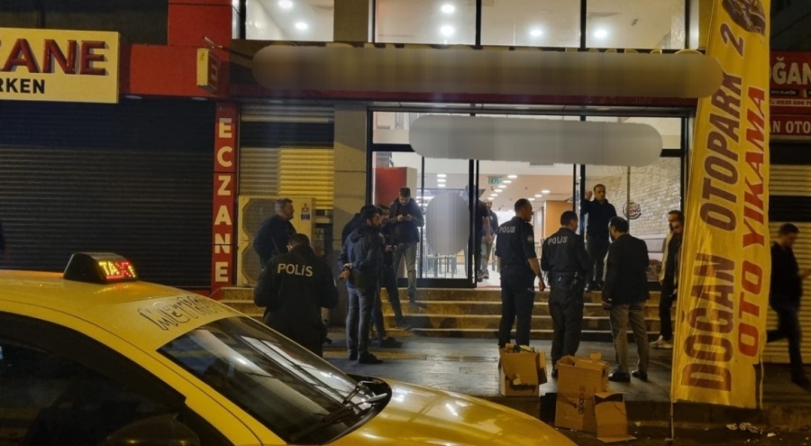 Fast food zinciri şubesine maytap atıldı