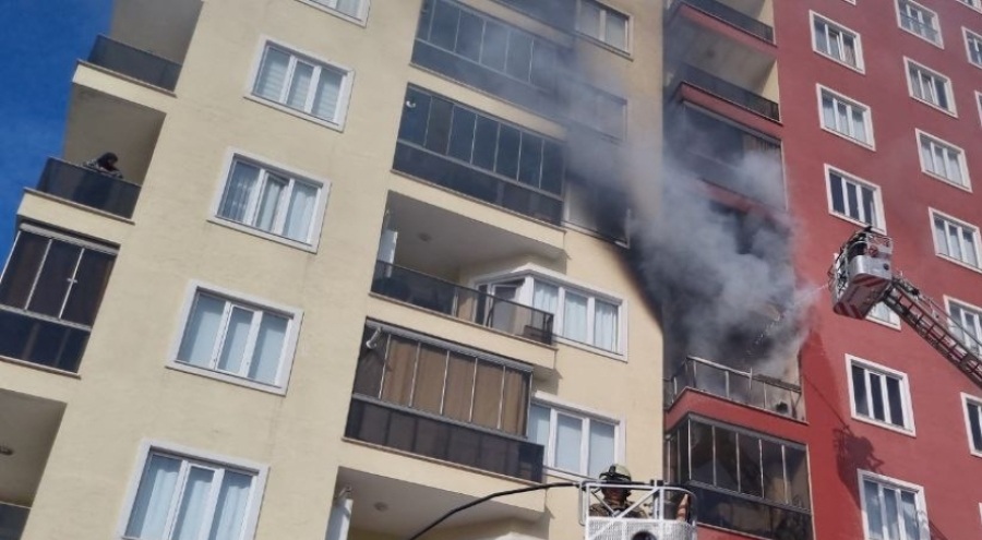 Bursa'da 10 katlı apartmanda yangın!
