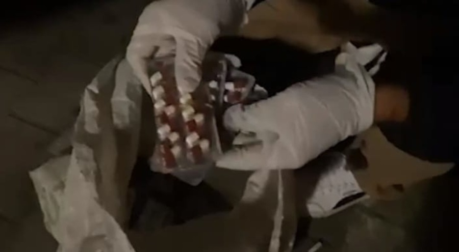 Otomobilden kilolarca bonzai ile uyuşturucu haplar çıktı! Çok sayıda gözaltı