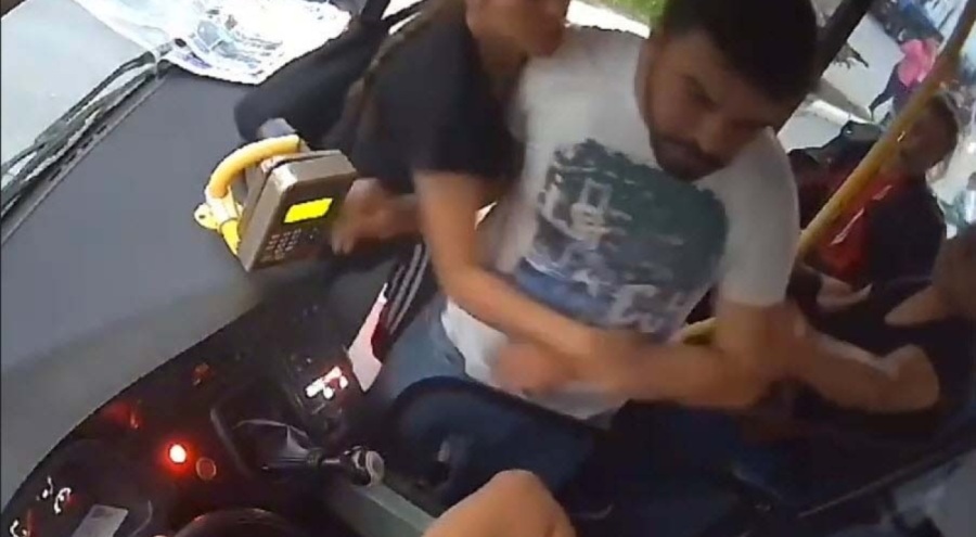 Otobüs şoförüne saldırı: Yumrukladı!