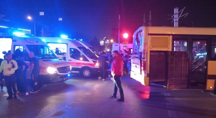 Bursa'da iki halk otobüsü çarpıştı: Çok sayıda yaralı var!