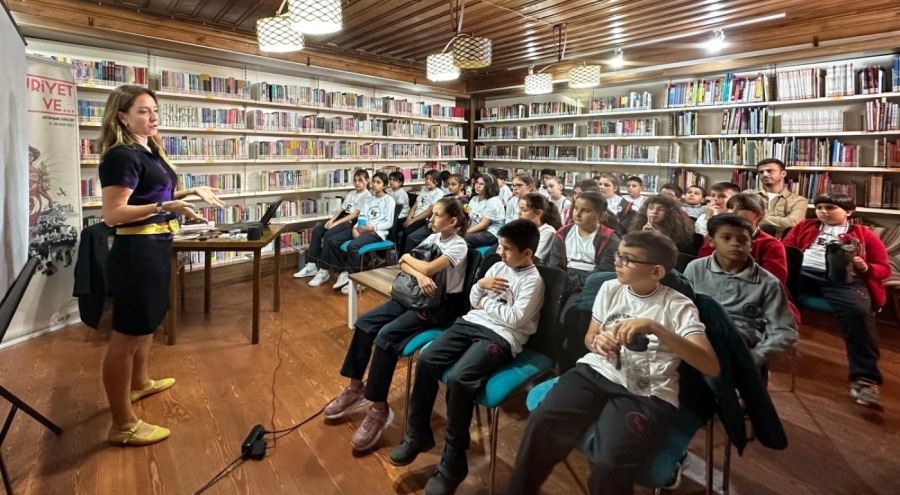 Burcu Bahar 'Atatürk ve Sihirli Gözlük' kitabını anlattı