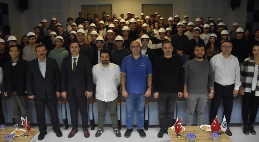 Bursa'da inşaat mühendisi adayları baretlerini taktı