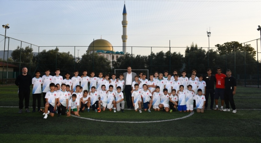 Başkan Usta, İznik Belediyespor Kulübü'nü ziyaret etti
