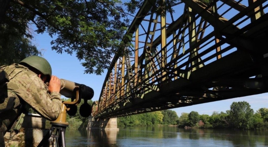 Milli Savunma Bakanlığı: Yunanistan sınırında 4'ü FETÖ mensubu 6 kişi yakalandı