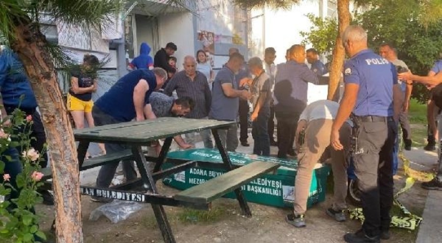 Apartman girişinde tartıştığı komşusunu bıçaklayarak öldürdü