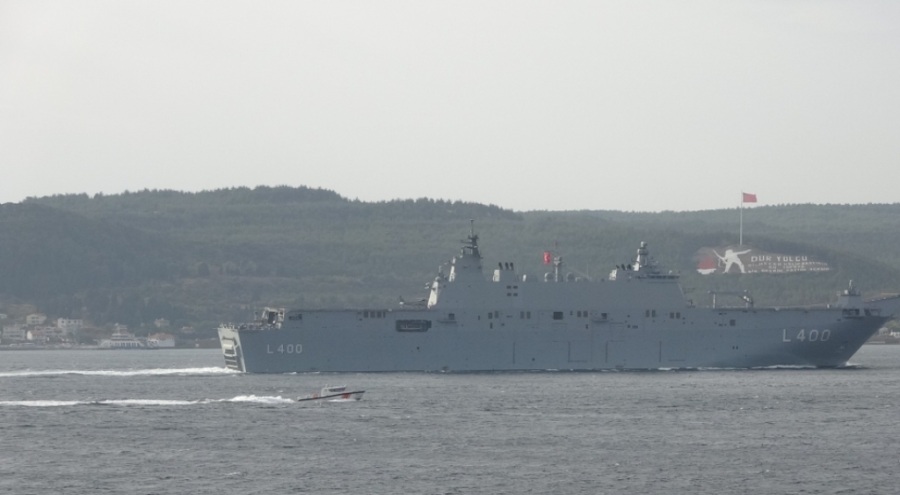 'TCG Anadolu' Çanakkale Boğazı'ndan geçti