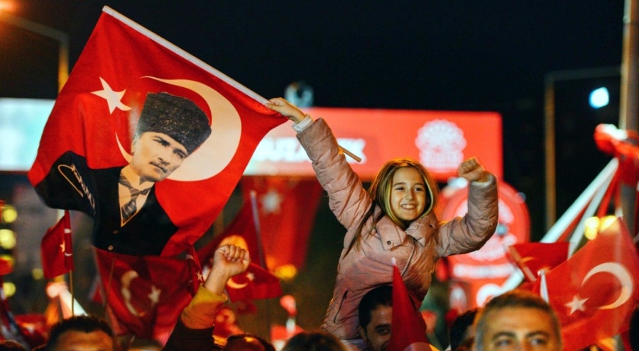 Bursa'da Cumhuriyet'in 100'üncü yılında bayrak siparişlerine yetişilemiyor!