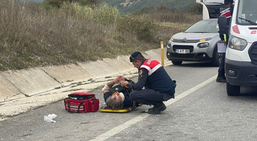 Bursa'da iki araç kafa kafaya çarpıştı! 4 yaralı var