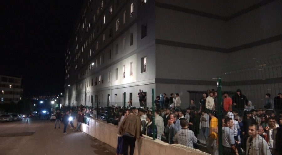 Bursa'da KYK yurdunda kalan öğrencilerden protesto!