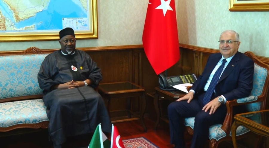 Bakan Güler, Nijerya Savunma Bakanı ile bir araya geldi