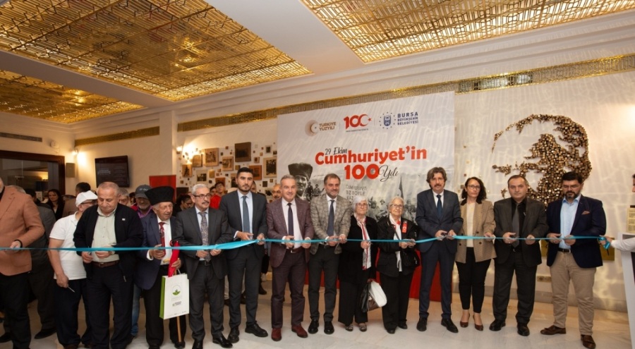 Bursa'da '7'den 70'e Cumhuriyet Sergisi' açıldı