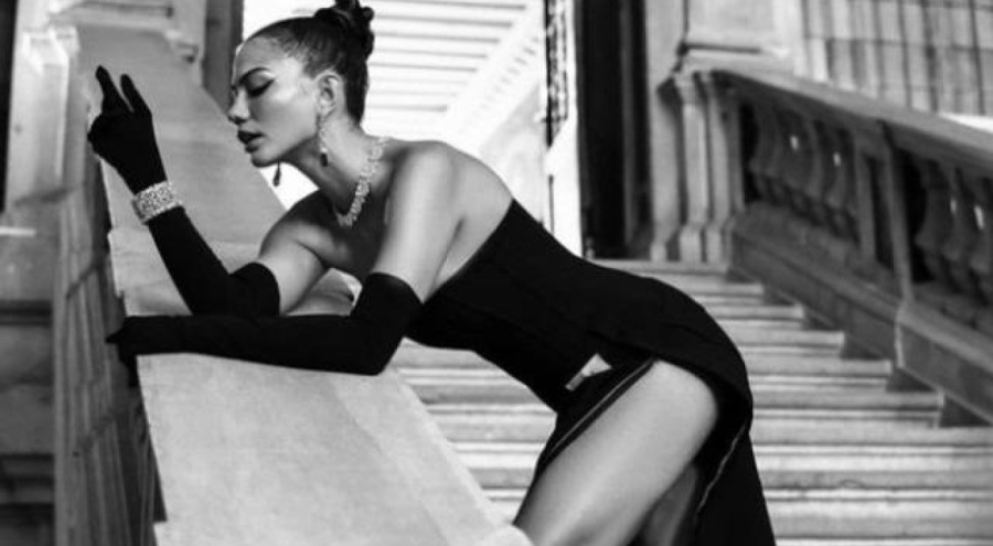 Demet Özdemir'in Budapeşte pozlarını peş peşe paylaştı!