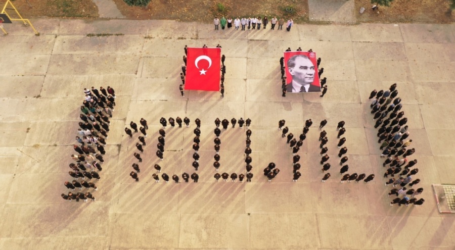 Bursa'da öğrencilerden 100. Yıl koreografisi