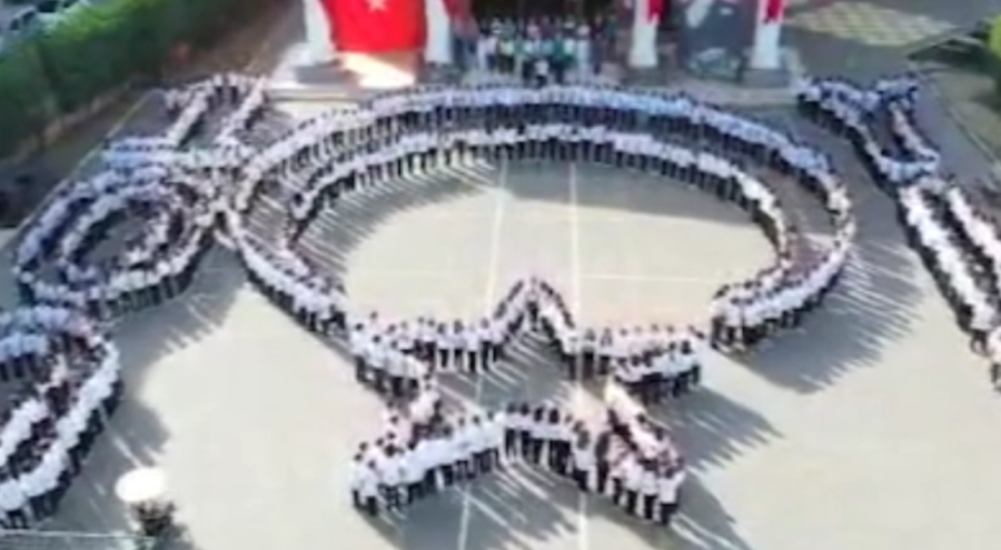 Bursa'da öğrenciler Cumhuriyet'in 100. yılına özel koreografi yaptı