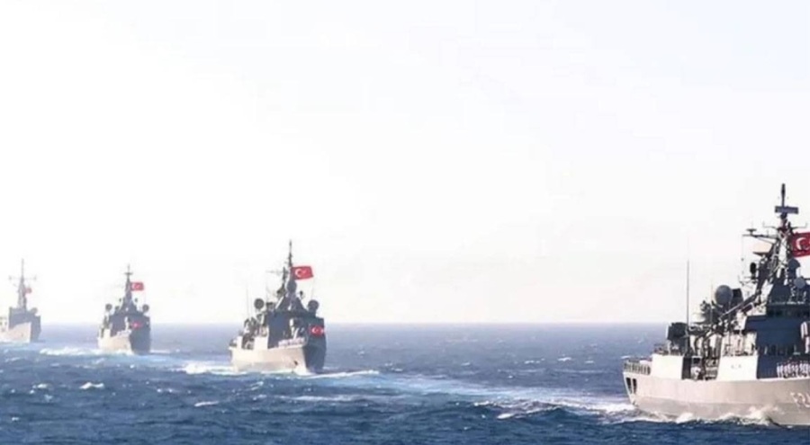 İstanbul Boğazı'nda 100 savaş gemisi vatandaşları selamlayacak