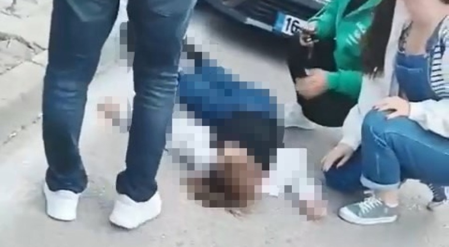 Bursa'da feci kaza! Yolun karşısına geçmek isteyen genç kız metrelerce savruldu