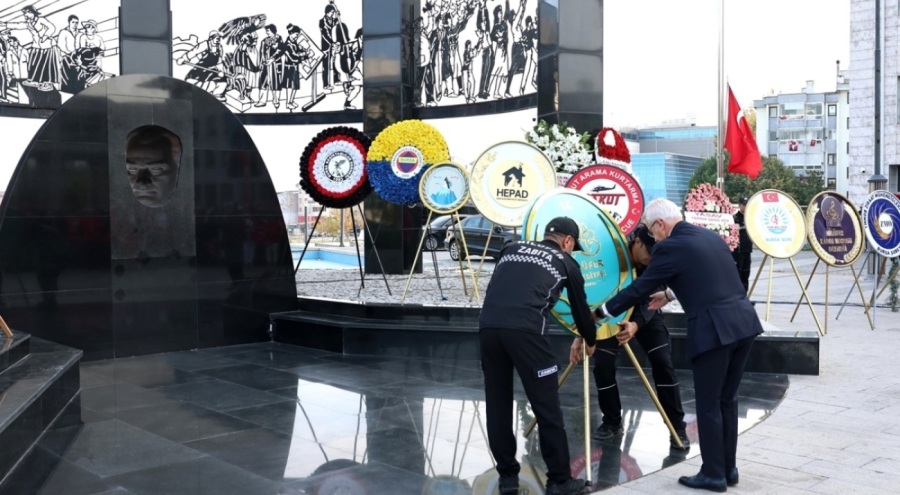 Bursa Nilüfer'de kutlamalar Atatürk Anıtı'nda başladı