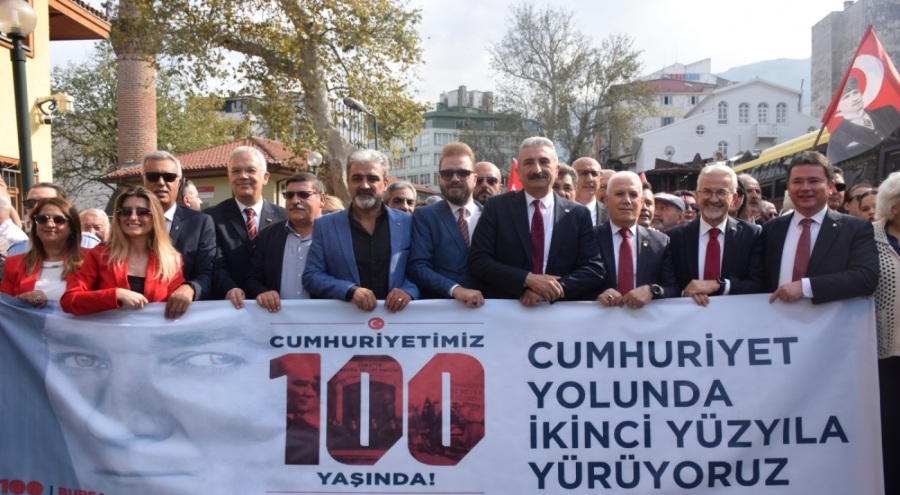 CHP Bursa İl Örgütü Cumhuriyet'in 100. yılını kutladı