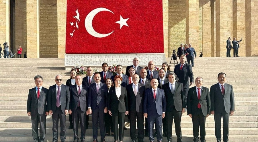 İYİ Parti Genel Başkanı Akşener Anıtkabir'i ziyaret etti