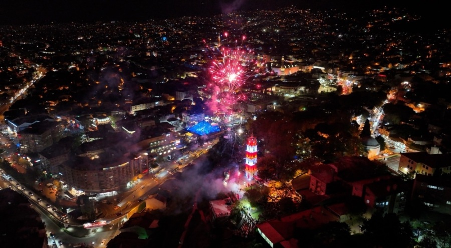 Bursa'da 100. yıl kutlamalarına havai fişekli final yapıldı