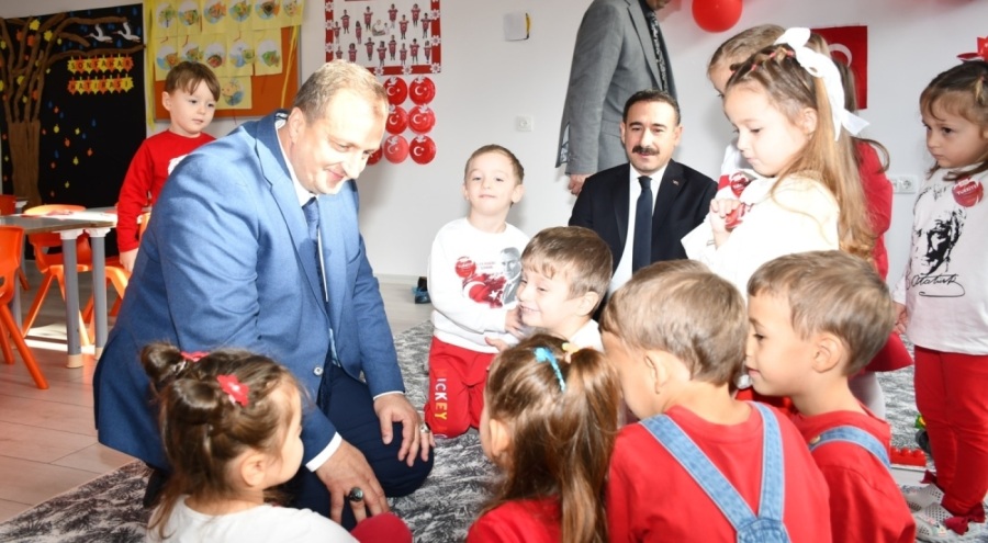 İznik'te öğrencilere tohumlu saksı seti dağıtıldı
