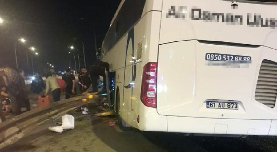 Yolcu otobüsü bariyere çarptı! Çok sayıda yaralı