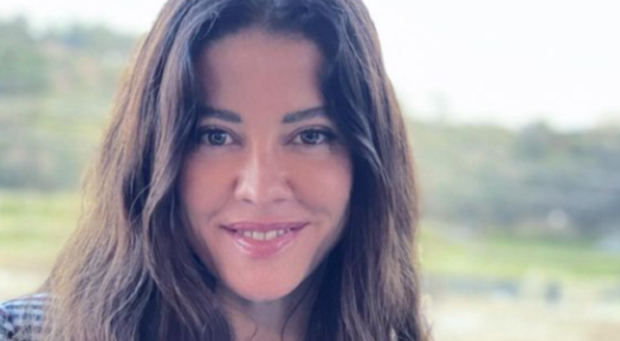 Başak Dizer güzelliğiyle büyüledi