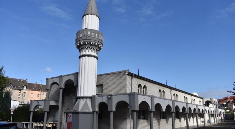 Almanya'da 3 camiye ırkçı tehdit!