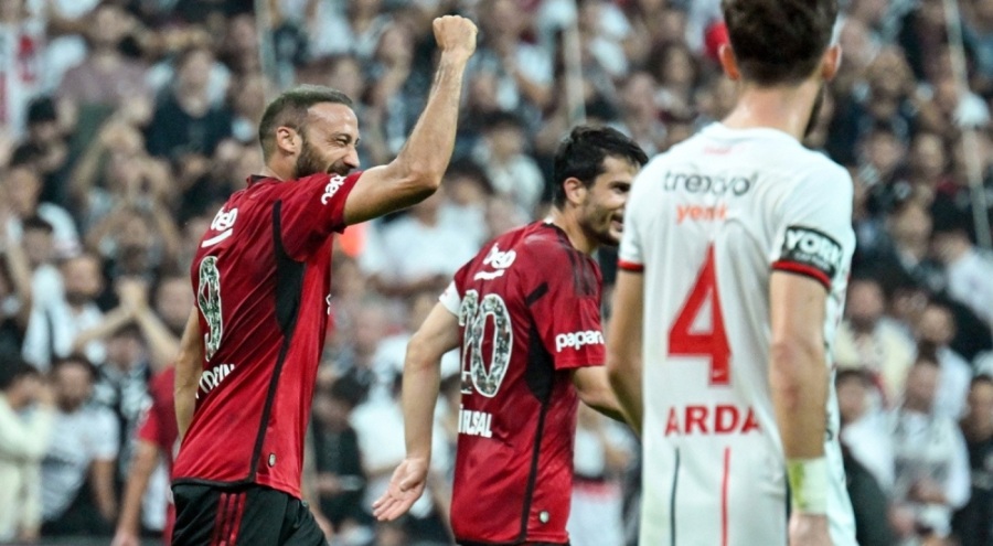 Maç sonrası Cenk Tosun: Taraftarla birlikte iyi bir yola gireceğiz